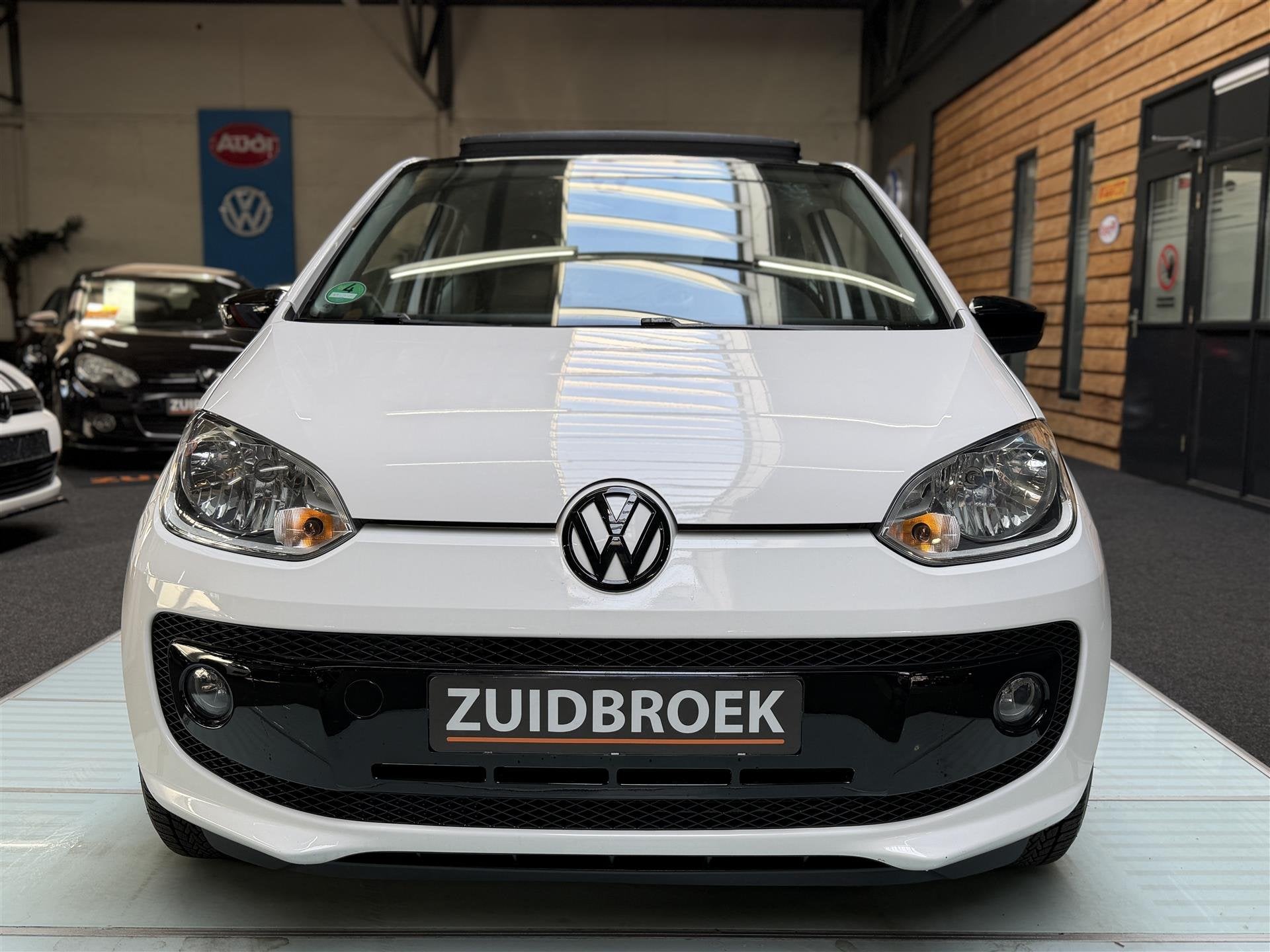 Volkswagen up! 1.0 High up! 91DKM | Pano | LEER | Airco | Cr, Auto's, Volkswagen, Gebruikt, Up!, 1290 kg, Wit