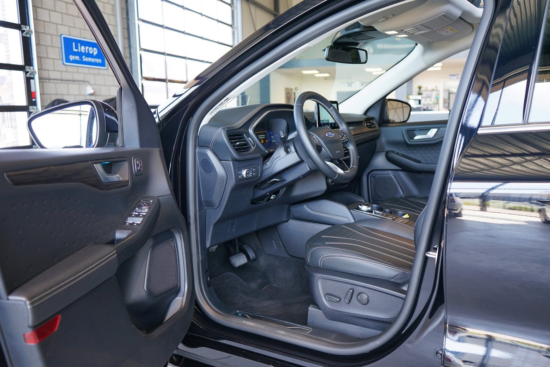Ford KUGA 2.5 PHEV Vignale|PANO|LEDER|STOEL/STUURVERW|CAMERA, Auto's, Dealer onderhouden, 14 kWh, Gebruikt, 4 cilinders