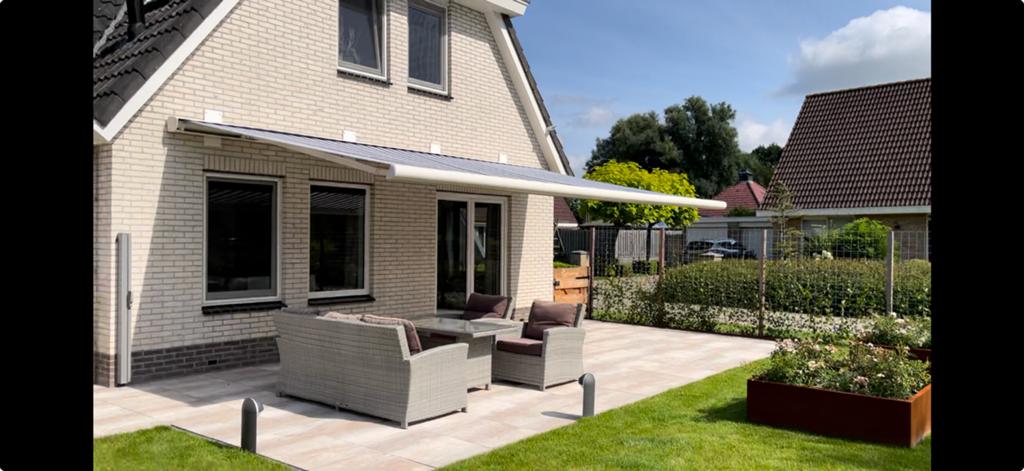 Somfy electrisch zonnescherm, Ophalen, 450 cm of meer, Elektrisch, Zo goed als nieuw