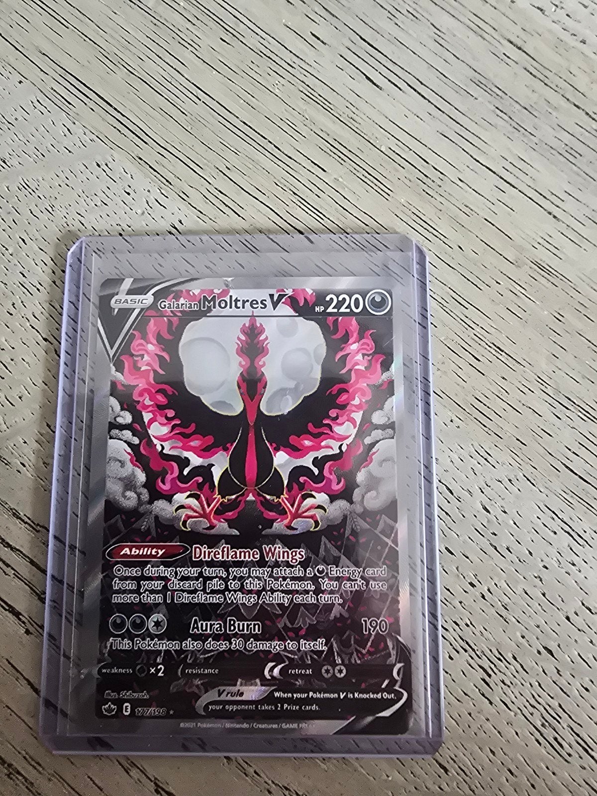 Galarian Moltres V Pokémon Kaart - beschadigd, Hobby en Vrije tijd, Ophalen of Verzenden, Gebruikt, Losse kaart