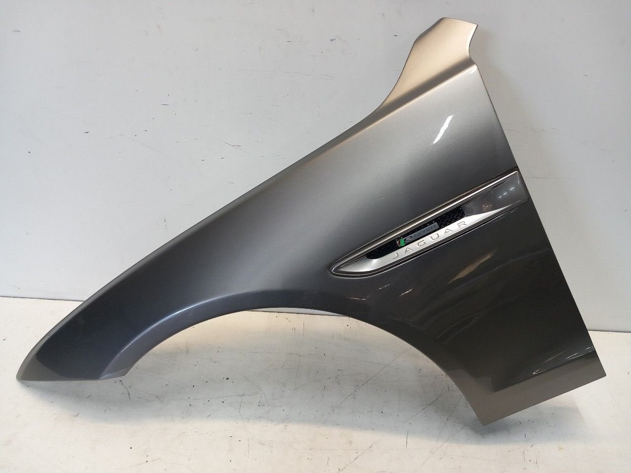 Spatbord links voor Jaguar XF, Onderdelen@venauto.nl, Van der Ven Autorecycling B.V., Gebruikt, Ettenseweg 76, 4706 PB Roosendaal, The Netherlands