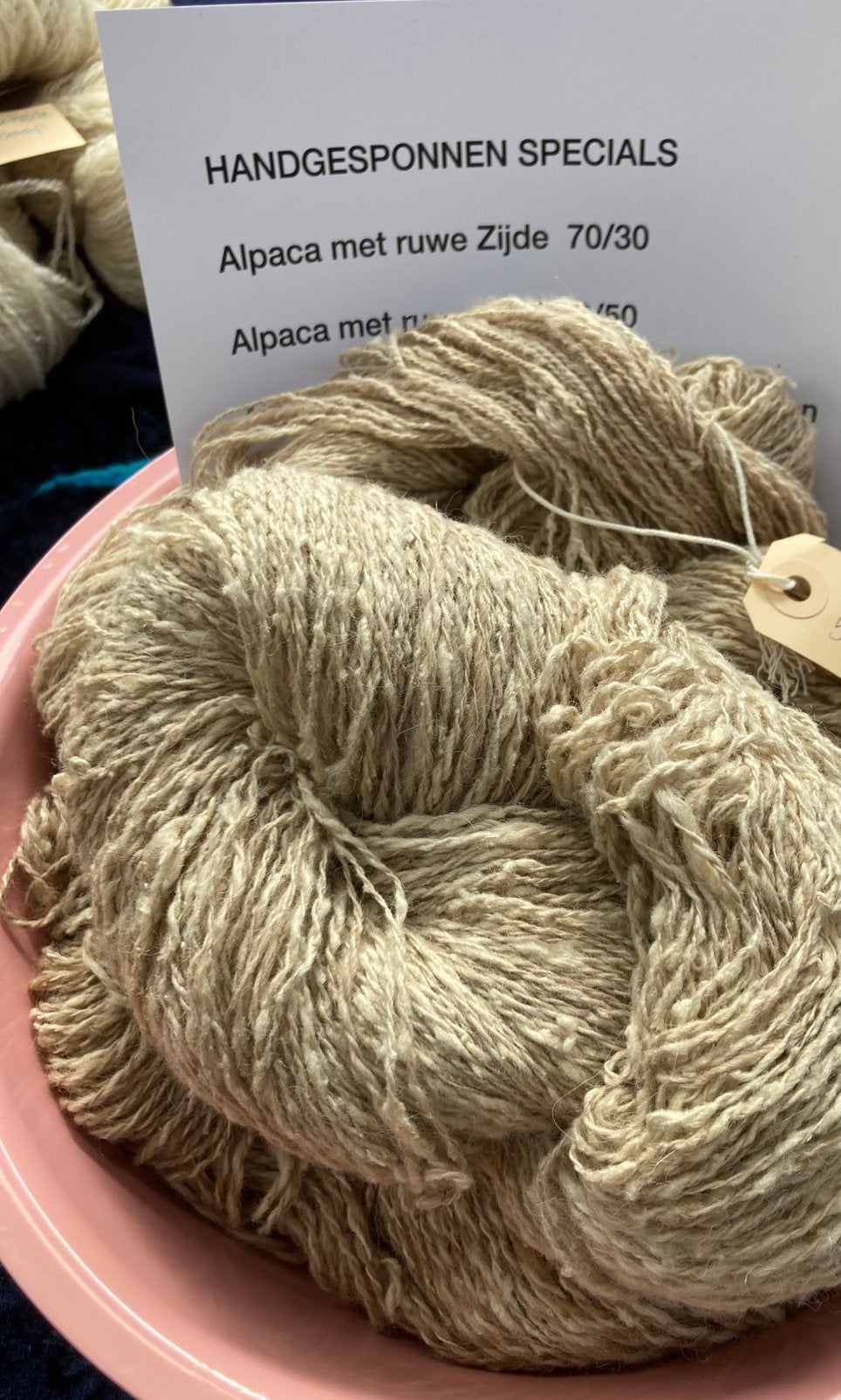 Handgesponnen garen Alpaca / Zijde 70/30%naturel tint, Ophalen of Verzenden, Zo goed als nieuw, Breien of Haken, Wol of Garen