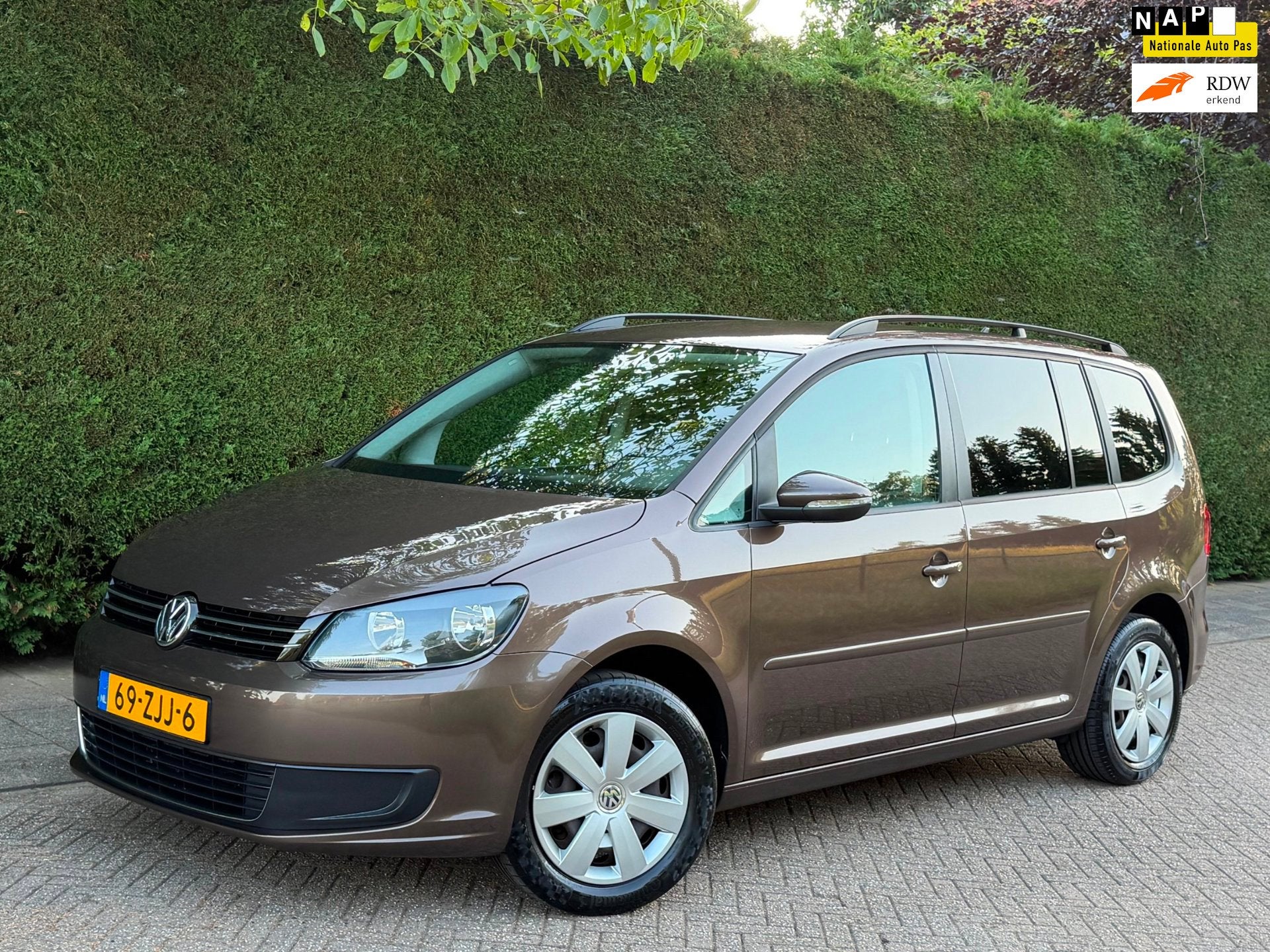 Volkswagen Touran 1.2 TSI AIRCO IJSKOUD/RIJDT NIEUW/NL AUTO!, Gebruikt, Zwart, 4 cilinders, Bruin