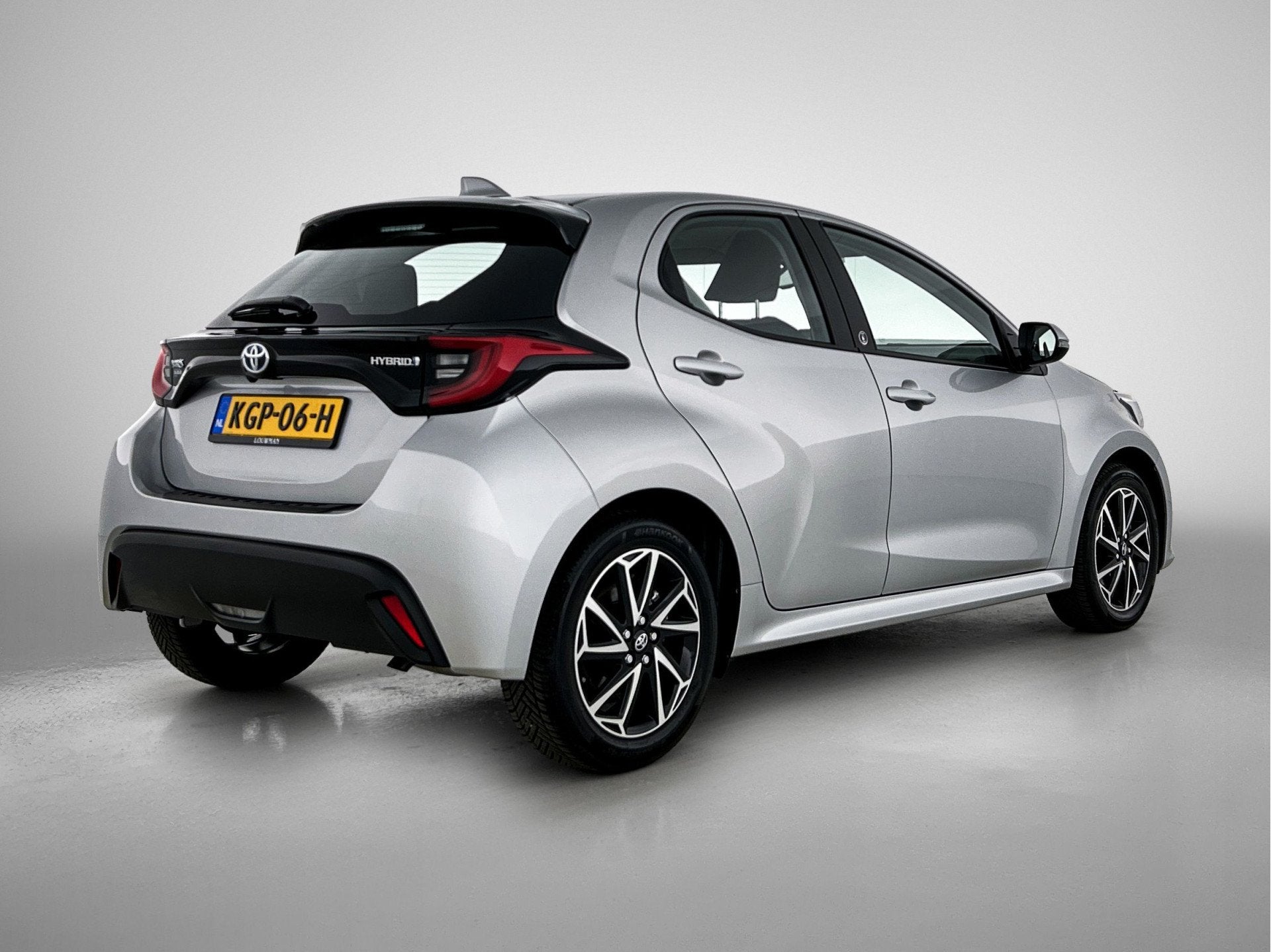 Toyota Yaris 1.5 Hybrid Dynamic + | dealeronderhouden | Stoe, 12 maanden, Gebruikt, 1490 cc, Bedrijf