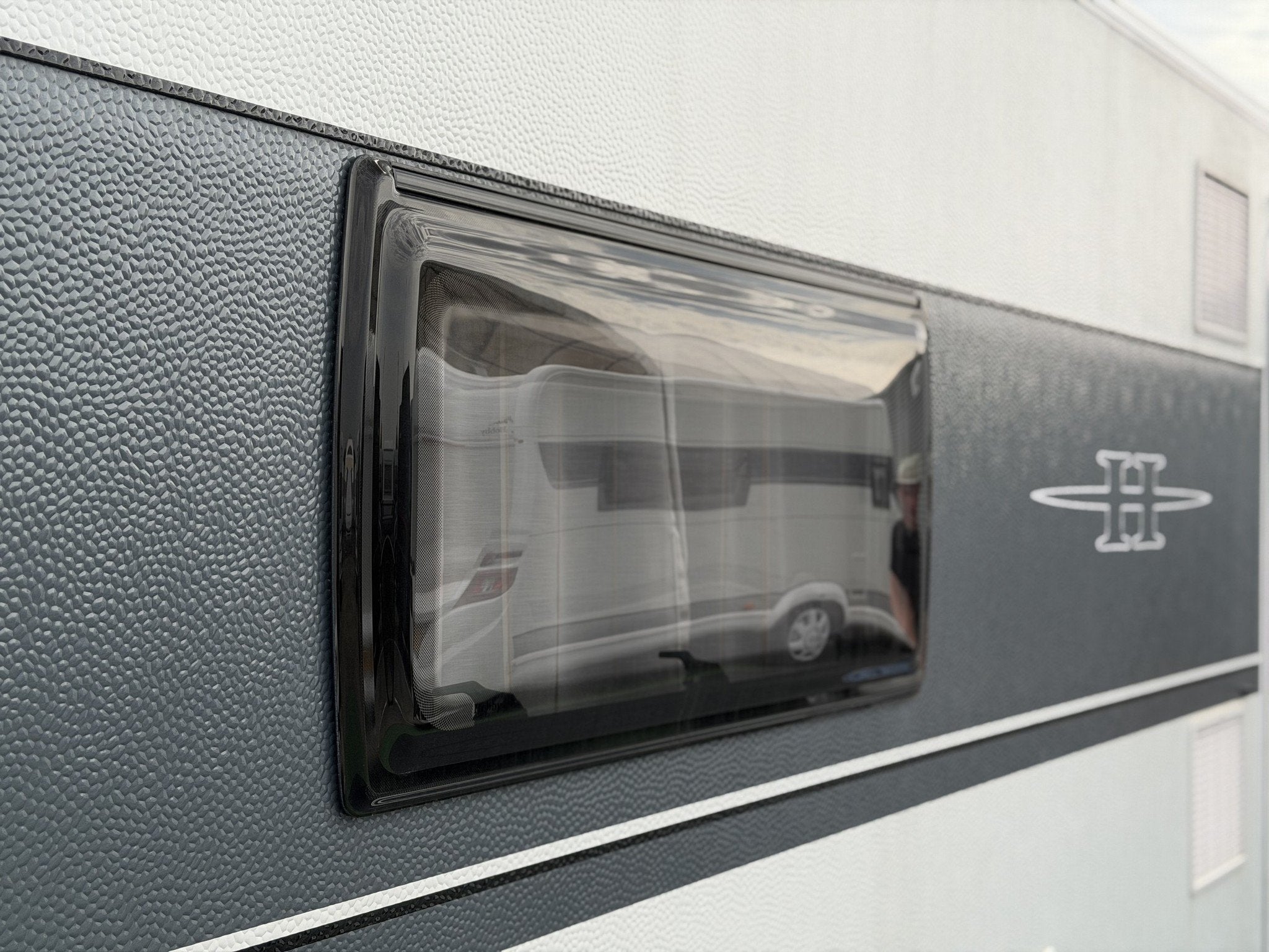 Hobby PRESTIGE 560 LU (bj 2019), Caravans en Kamperen, Hobby, Kachel, 7 tot 8 meter, Bedrijf