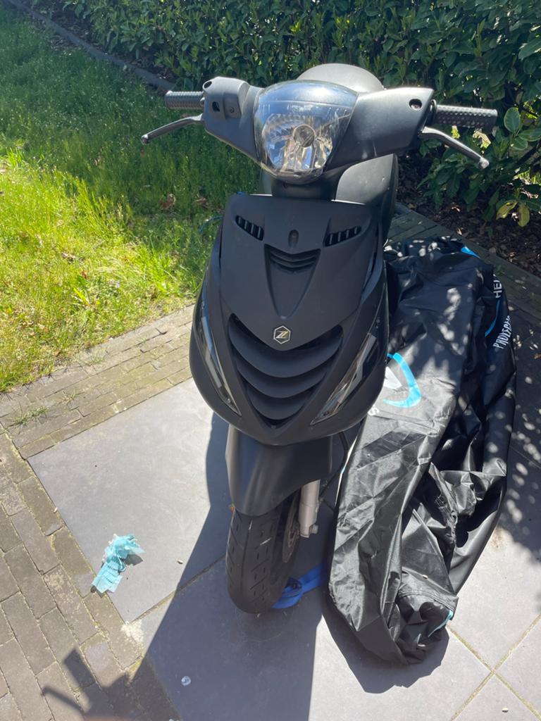 Piaggio zip 80cc, Fietsen en Brommers, Ophalen of Verzenden, Zo goed als nieuw, Benzine, Zip