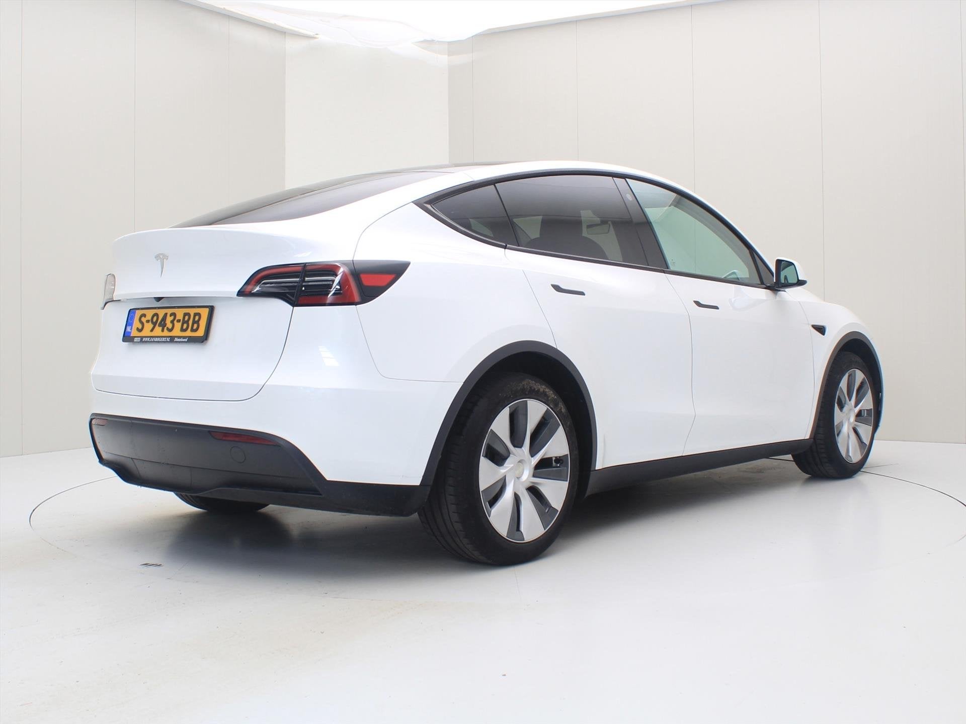 Tesla Model Y Standard RWD Plus 351pk 92,5% SoH [ LFP ACCU+A, Automaat, Achterwielaandrijving, Gebruikt, Zwart