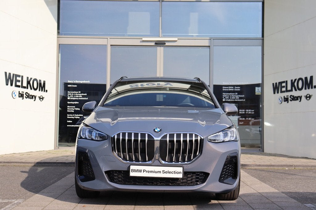 BMW 2 Serie Active Tourer 220i M Sport Automaat / Trekhaak /, Gebruikt, 156 pk, Met garantie (alle), Bedrijf