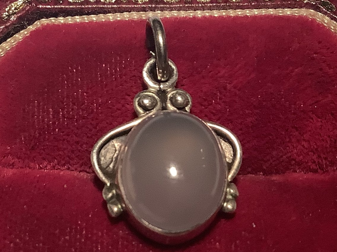 PRACHTIGE BEWERKT 925 ZILVEREN HANGER MET ROZE  EDELSTEEN, Sieraden, Tassen en Uiterlijk, Antieke sieraden, Verzenden, Zilver