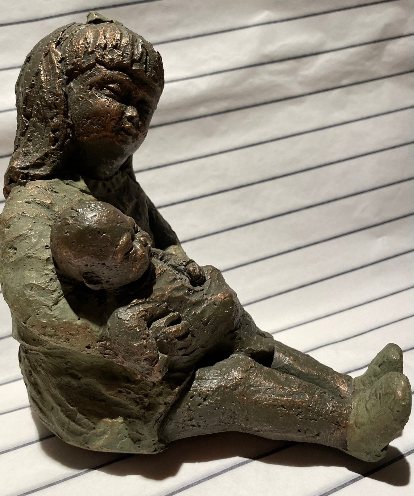 Beeldje Meisje met baby van Keramist Geert Kunen, nr. 159., Antiek en Kunst, Ophalen of Verzenden