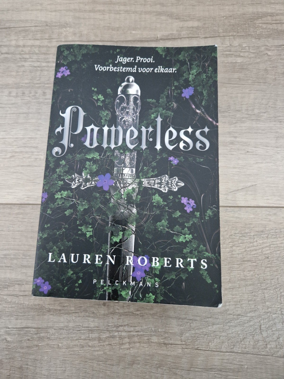 Powerless lauren roberts deel 1 boek serie Nederlands, Ophalen of Verzenden, Zo goed als nieuw