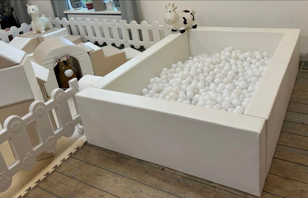 Softplay met grote ballenbak te huur, Ophalen, Zo goed als nieuw