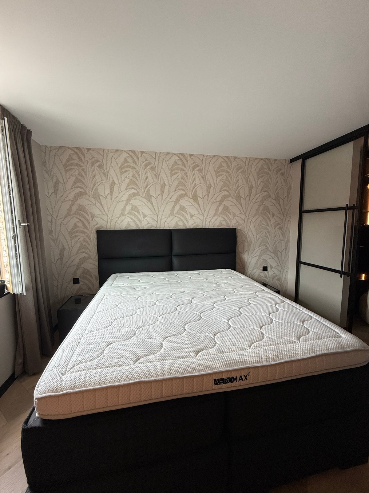 Swiss Sense Royal Serengeti Boxspring 180x200 + nachtkastjes, Ophalen, Zwart, Tweepersoons, Zo goed als nieuw