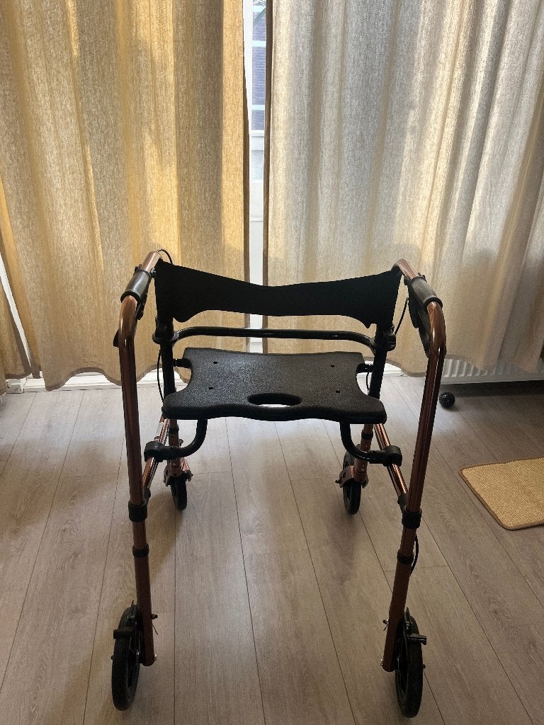 Lichtgewicht rollator - In zeer perfect staat, Diversen, Rollators, Zo goed als nieuw, Lichtgewicht, Ophalen