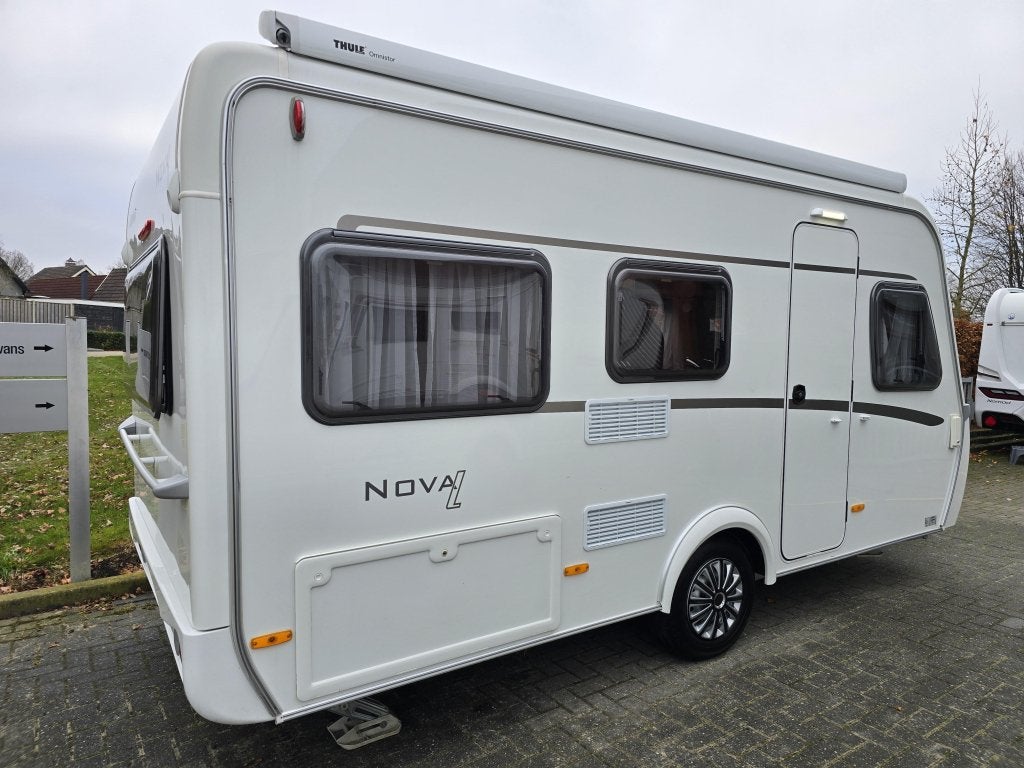 Eriba Nova Light 425 met dakluifel en 12V pakket, Bedrijf, Treinzit, Tot en met 3, 4 tot 5 meter
