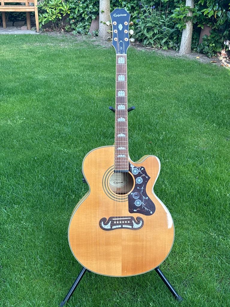 Epiphone EJ-200SCE/N akoestische gitaar met element, Muziek en Instrumenten, Snaarinstrumenten | Gitaren | Akoestisch, Ophalen