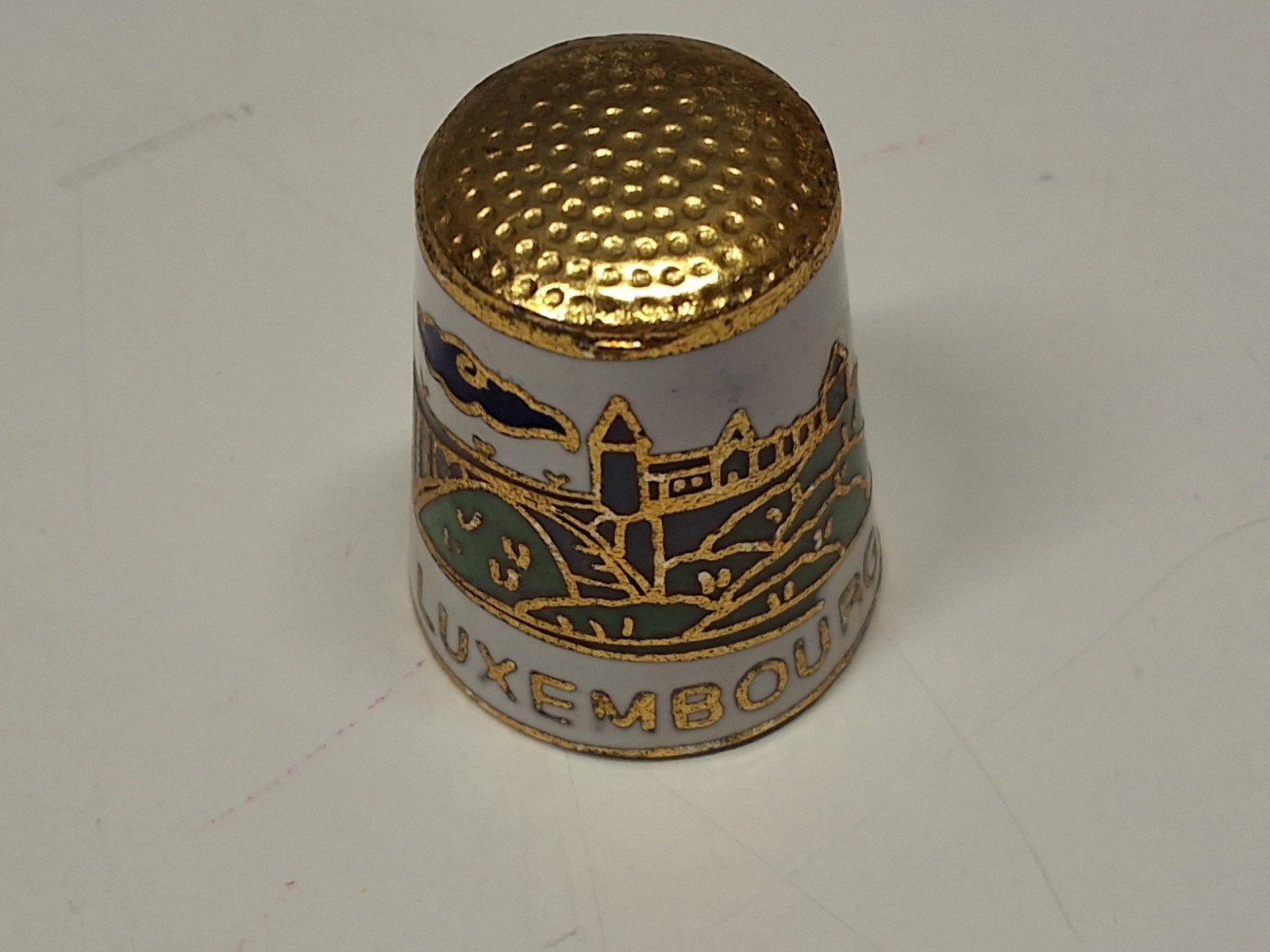 Vintage Cloisonné Vingerhoed Luxemburg Kasteel Stadsgezicht, Verzamelen, Ophalen of Verzenden, Gebruikt, Overige materialen, Buitenland