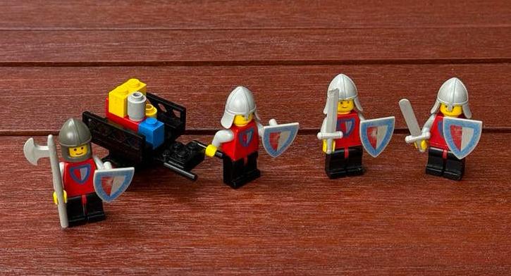Lego Castle set 677 knight’s procession, Gebruikt, Lego, Inclusief minifiguren, Ophalen of Verzenden