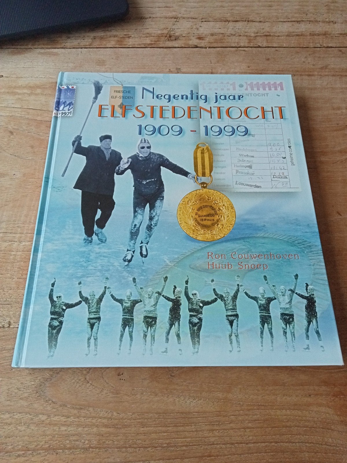 Vintage Elfstedentocht Boek: Negentig Jaar Elfstedentocht, Ophalen of Verzenden, Gelezen, Ron Couwenhoven, Huub Snoep, Wintersport