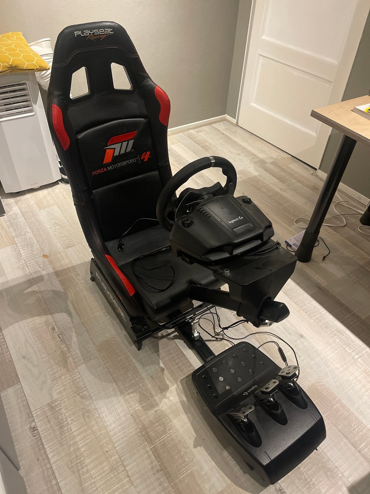 Logitech G920 met een forza stoel erbij voor simulator stuur, Ophalen, Racestuur, Xbox, Force feedback