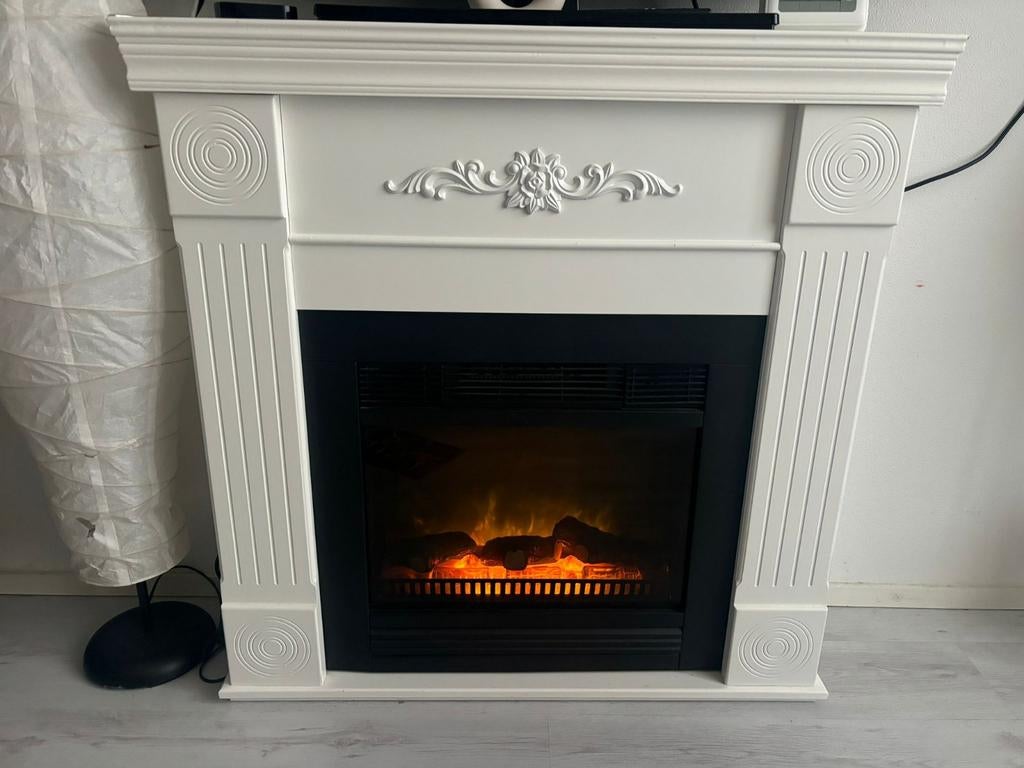 Sfeervolle elektrische haard met schouw, Huis en Inrichting, Haarden, Ophalen, Gebruikt, Vrijstaande haard, Elektrische haard