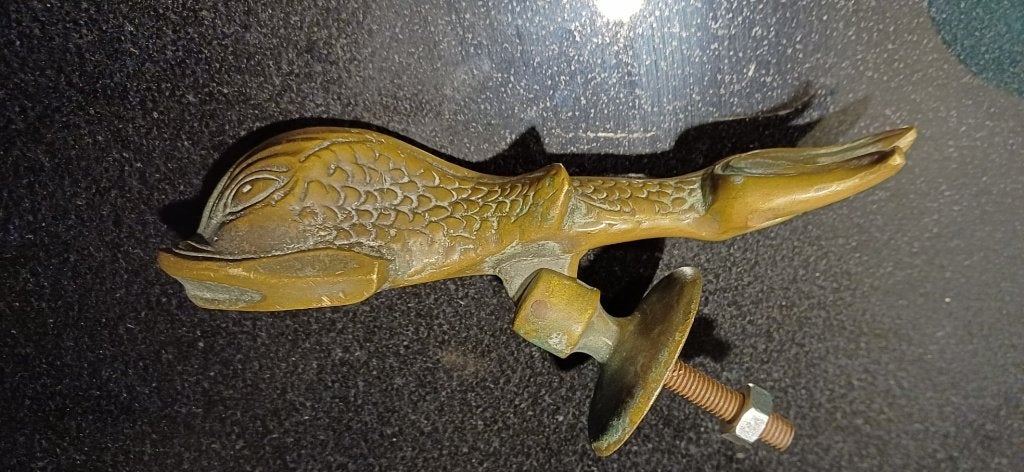 Grote antieke bronzen deurklopper in de vorm van een vis, Ophalen of Verzenden, Brons