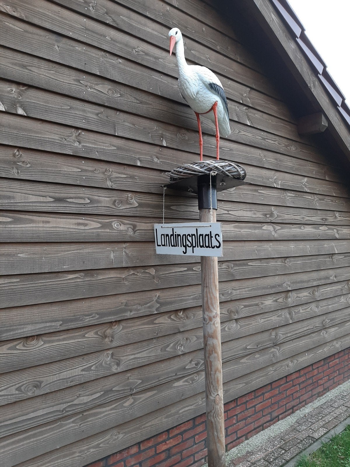 ooievaar op nest met paal en pop en bordje landingsplaats, Dieren en Toebehoren