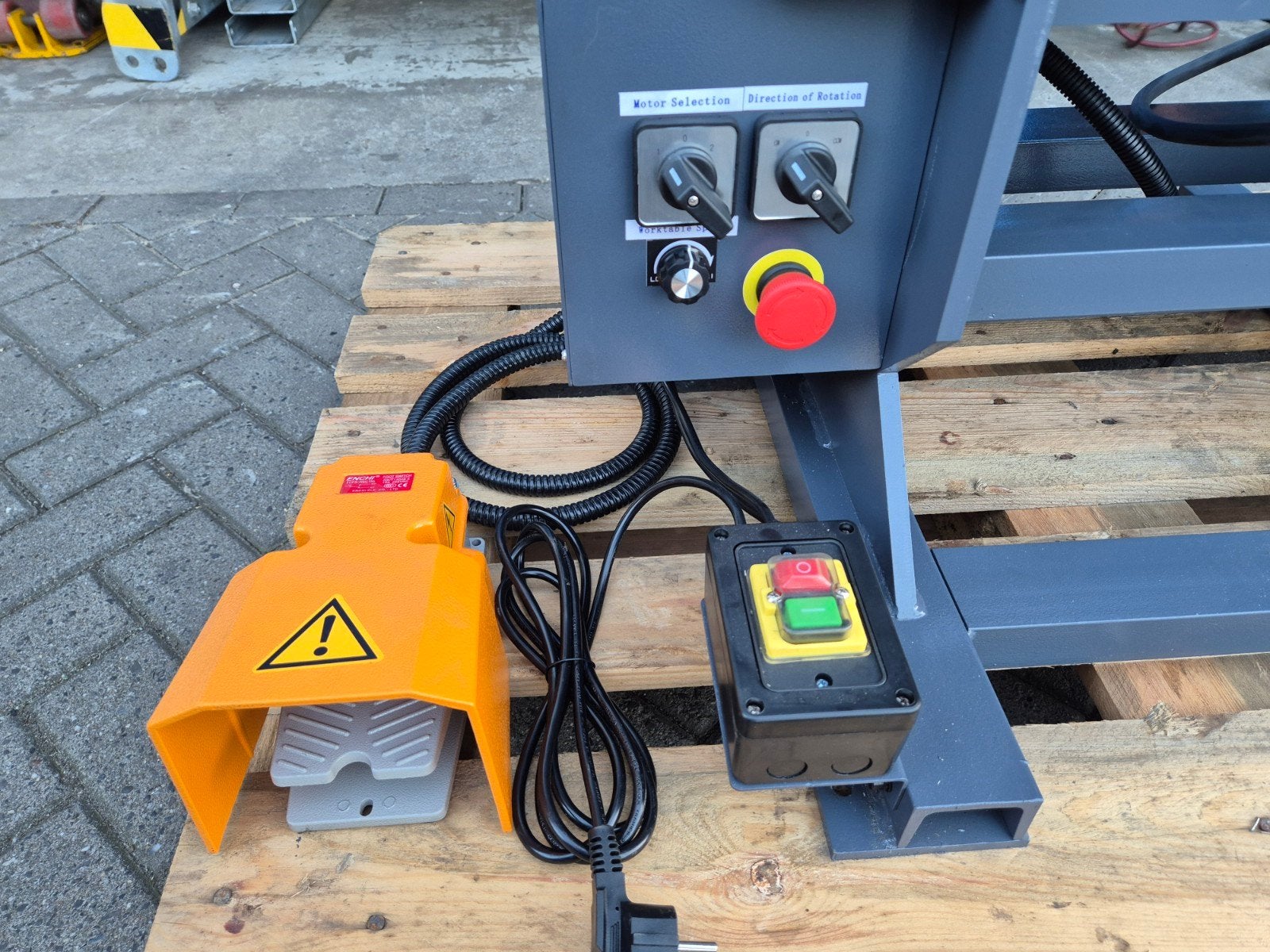 Foto 14 van Lasmanipulator Capaciteit Max. 500kg Voetbediend 220V NIEUW!