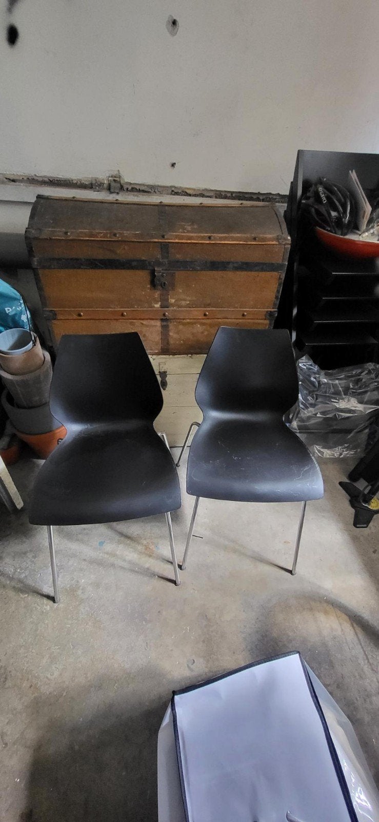 Kartell Maui stoelen van Vico Magistretti, 2 stuks, Huis en Inrichting, Ophalen, Twee, Zwart, Modern, Design
