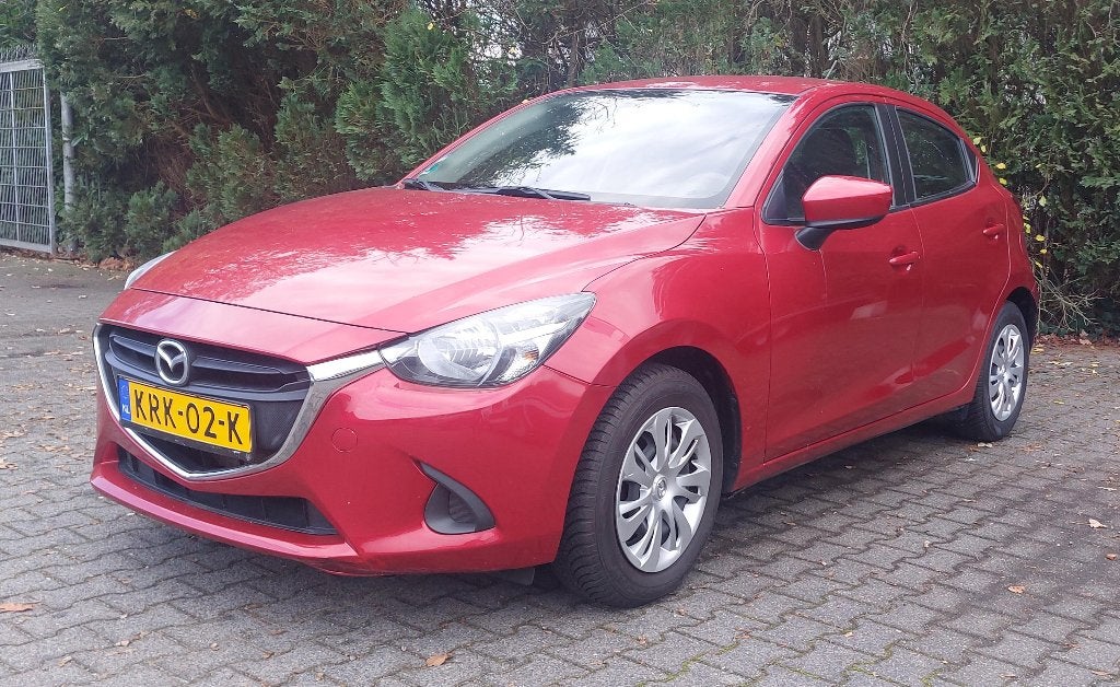 Mazda 2 1.5 55KW net nieuwe apk, Auto's, Stof, 74 pk, Zwart, 4 cilinders