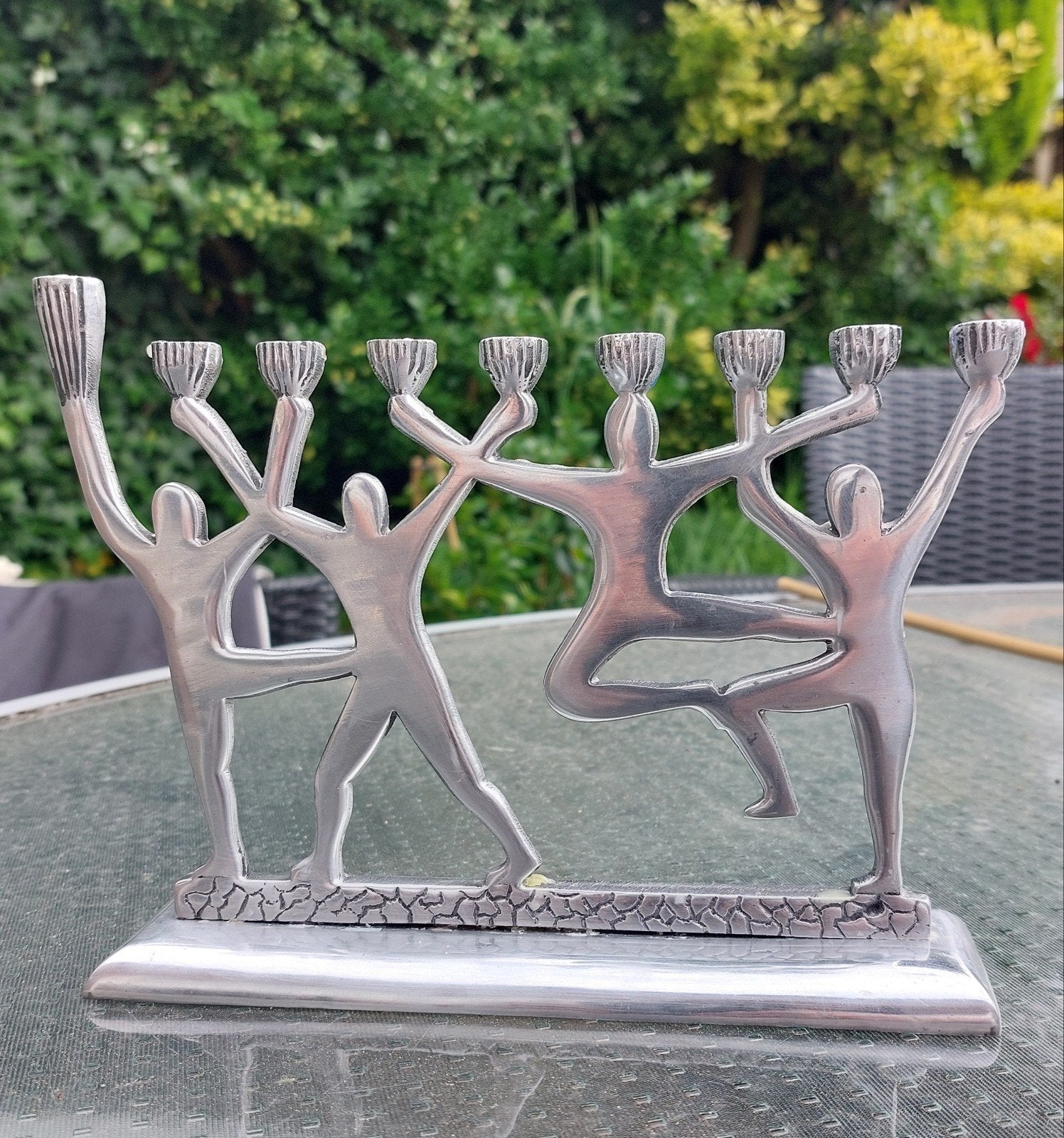 Unieke Menora / Kandelaar met dansende figuren, Verzenden, Koper of Brons
