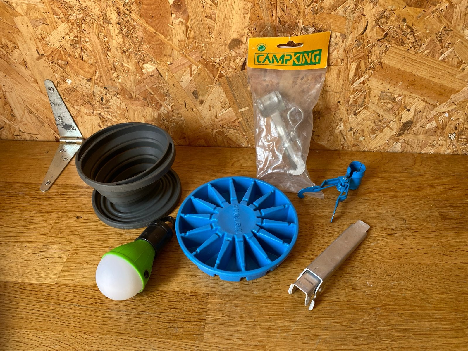 Diverse kampeeraccessoires: van lamp tot koffiefilter, Ophalen, Gebruikt