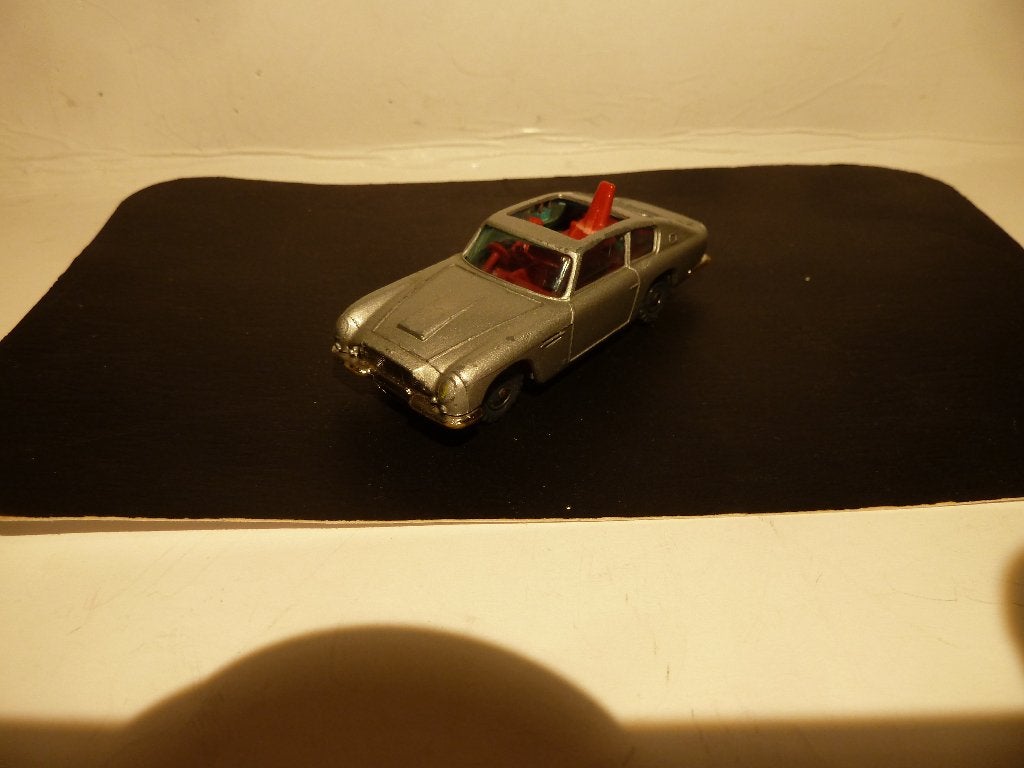 HUSKEY:  ""E""STON MARTIN:  JAMES BOND, Ophalen of Verzenden, Gebruikt, Auto