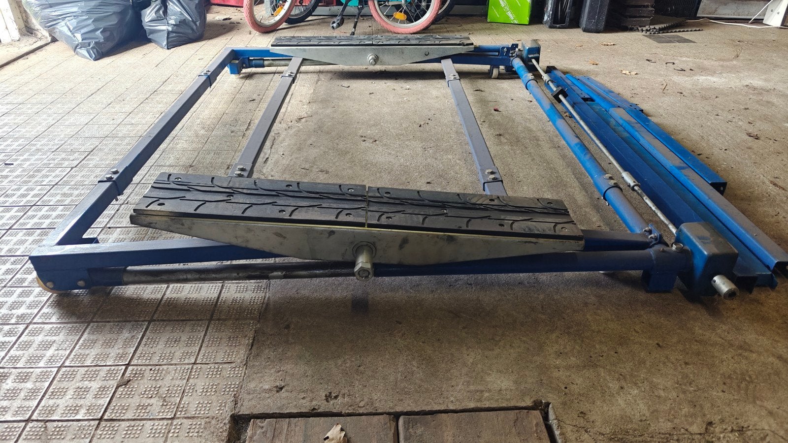 autolift , kantellift, poetsbrug 1500kg, Ophalen