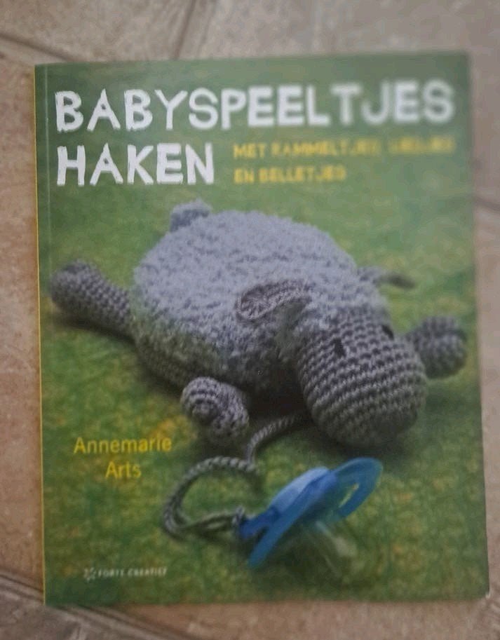 Babyspeeltjes haken - Annemarie Arts, Ophalen of Verzenden, Gebruikt, Overige typen