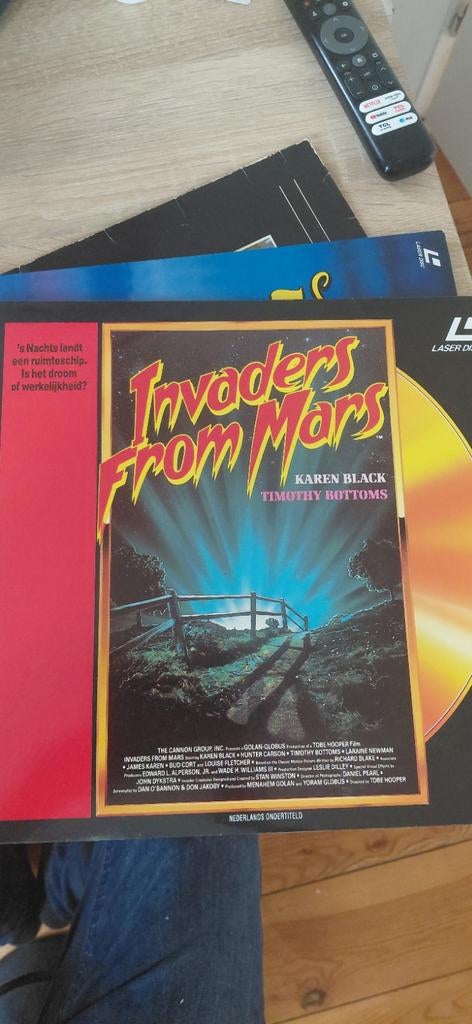 Laserdisc invaders from mars pal nl versie, Ophalen of Verzenden, Zo goed als nieuw, 12 inch