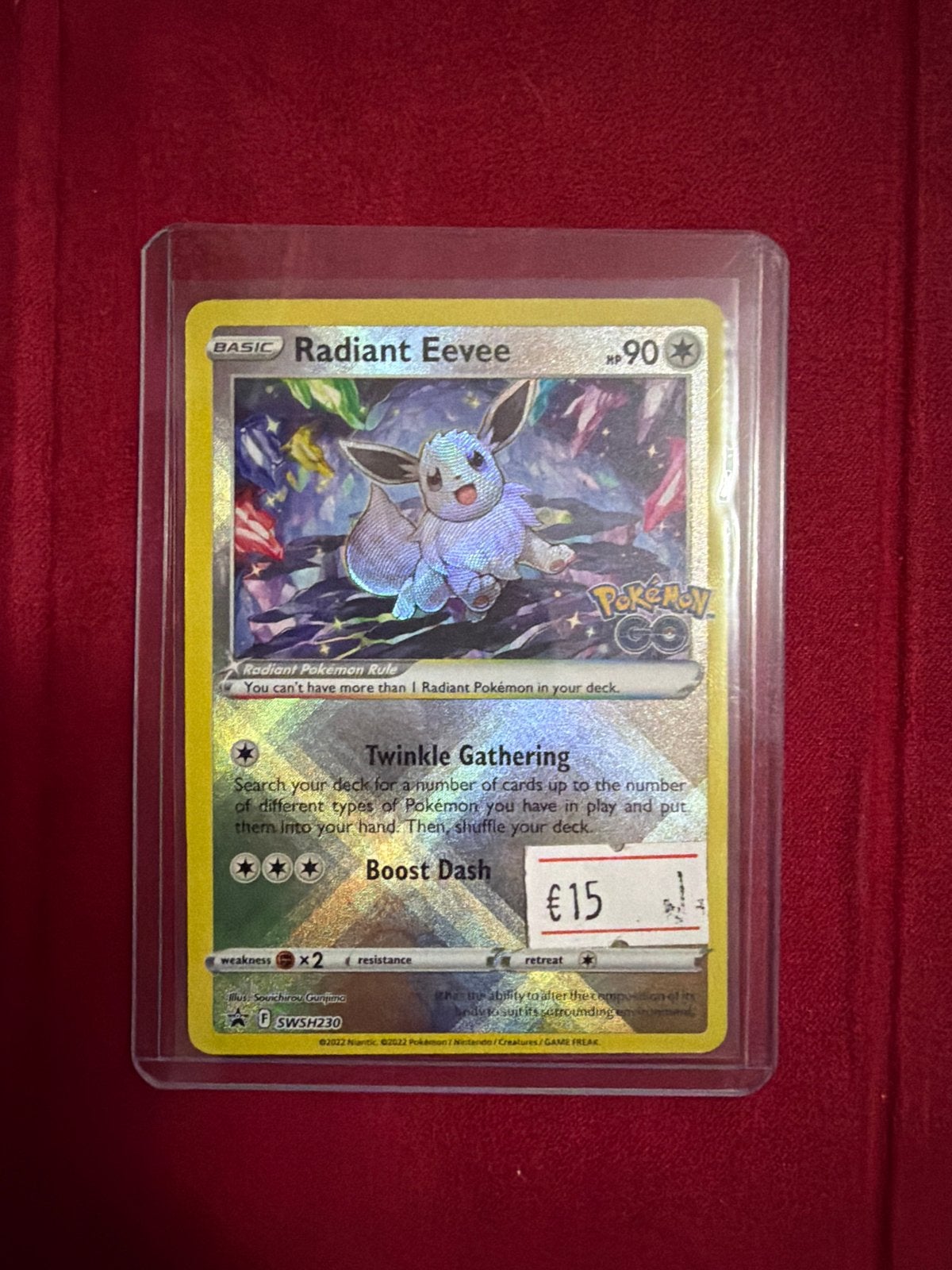 Pokémon TCG: Radiant Eevee SWSH230 (Foil), Hobby en Vrije tijd, Verzamelkaartspellen | Pokémon, Ophalen of Verzenden, Zo goed als nieuw
