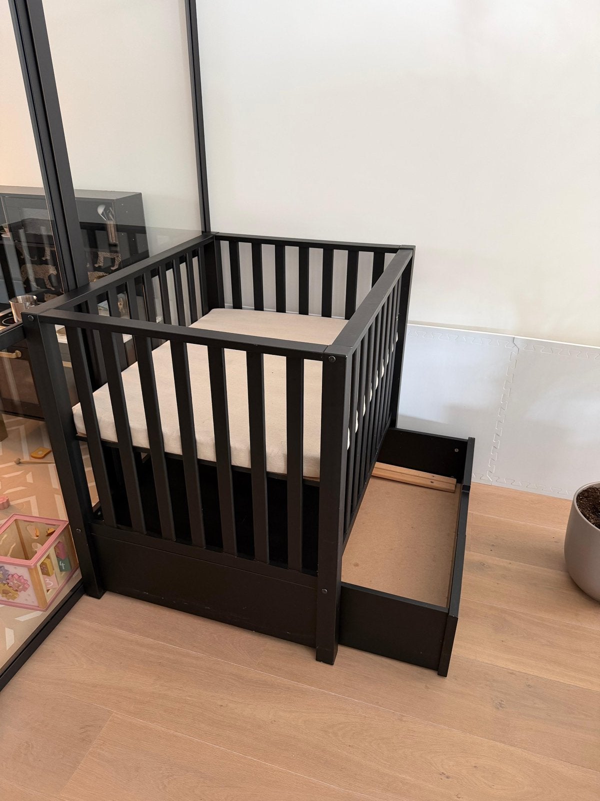 Zwarte box met lade, Kinderen en Baby's, Ophalen, Gebruikt, Vierkant, Lade
