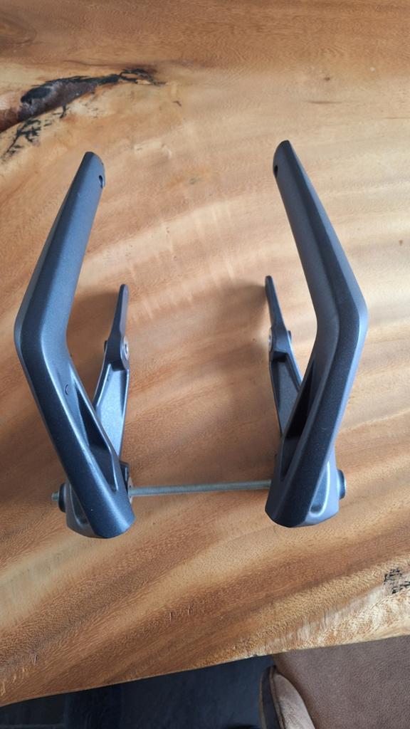 Te koop set originele zadelbeugels van een Triumph Tiger 660, Ophalen of Verzenden, Nieuw