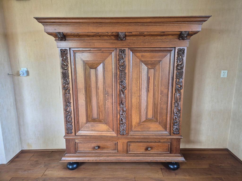 Groenlose Kast - Eikenhout met Snijwerk, Antiek en Kunst, Antiek | Meubels | Kasten, Ophalen of Verzenden