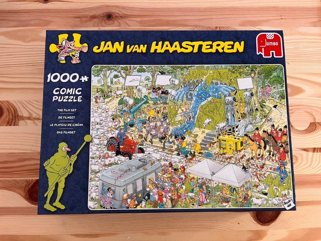 Jan van Haasteren The Film Set / De Filmset – 1000 stukjes, Ophalen of Verzenden, 500 t/m 1500 stukjes, Zo goed als nieuw, Legpuzzel