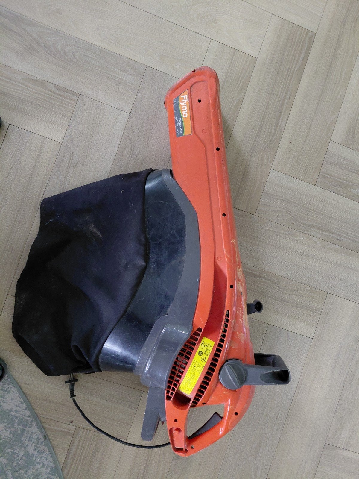 Flymo GardenVac 2500W Turbo Bladblazer/Bladzuiger, Gebruikt, Met opvangzak, Handgedragen, Ophalen of Verzenden