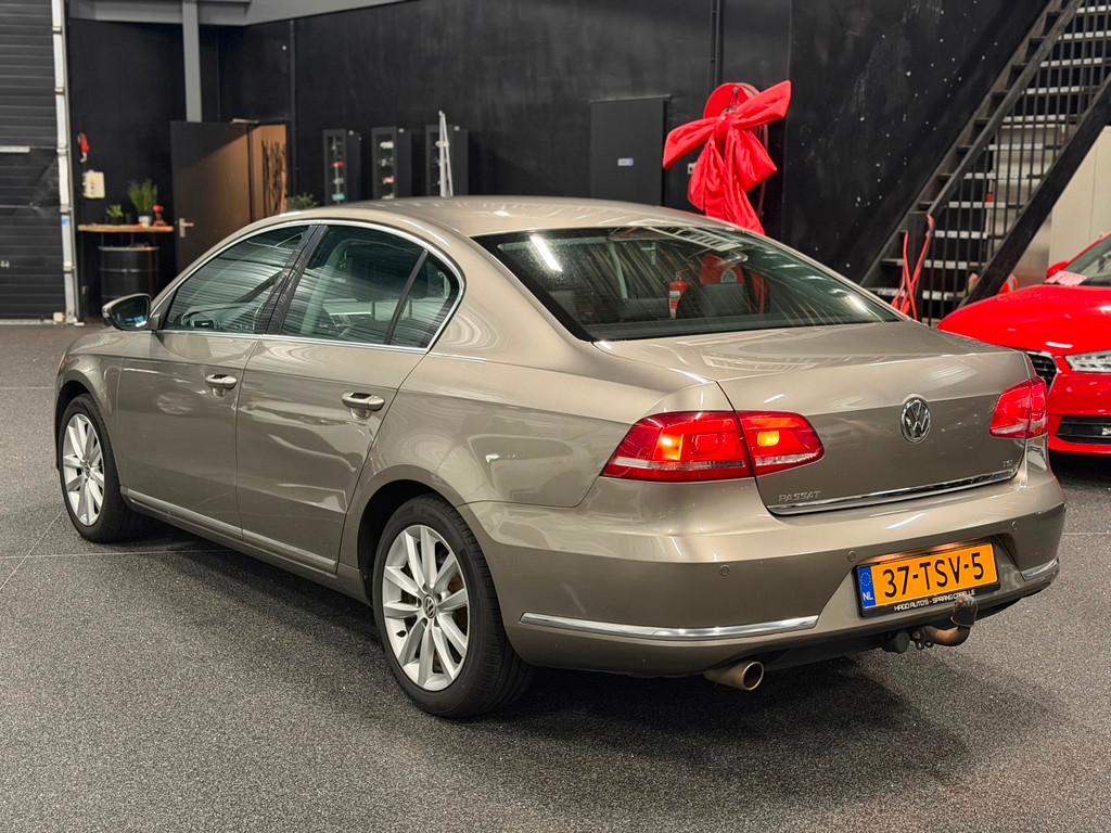 Volkswagen Passat 1.4 TSI Highline BlueMotion NAVI/CRUISE/PD, Auto's, Volkswagen, Voorwielaandrijving, Euro 5, Gebruikt, 4 cilinders