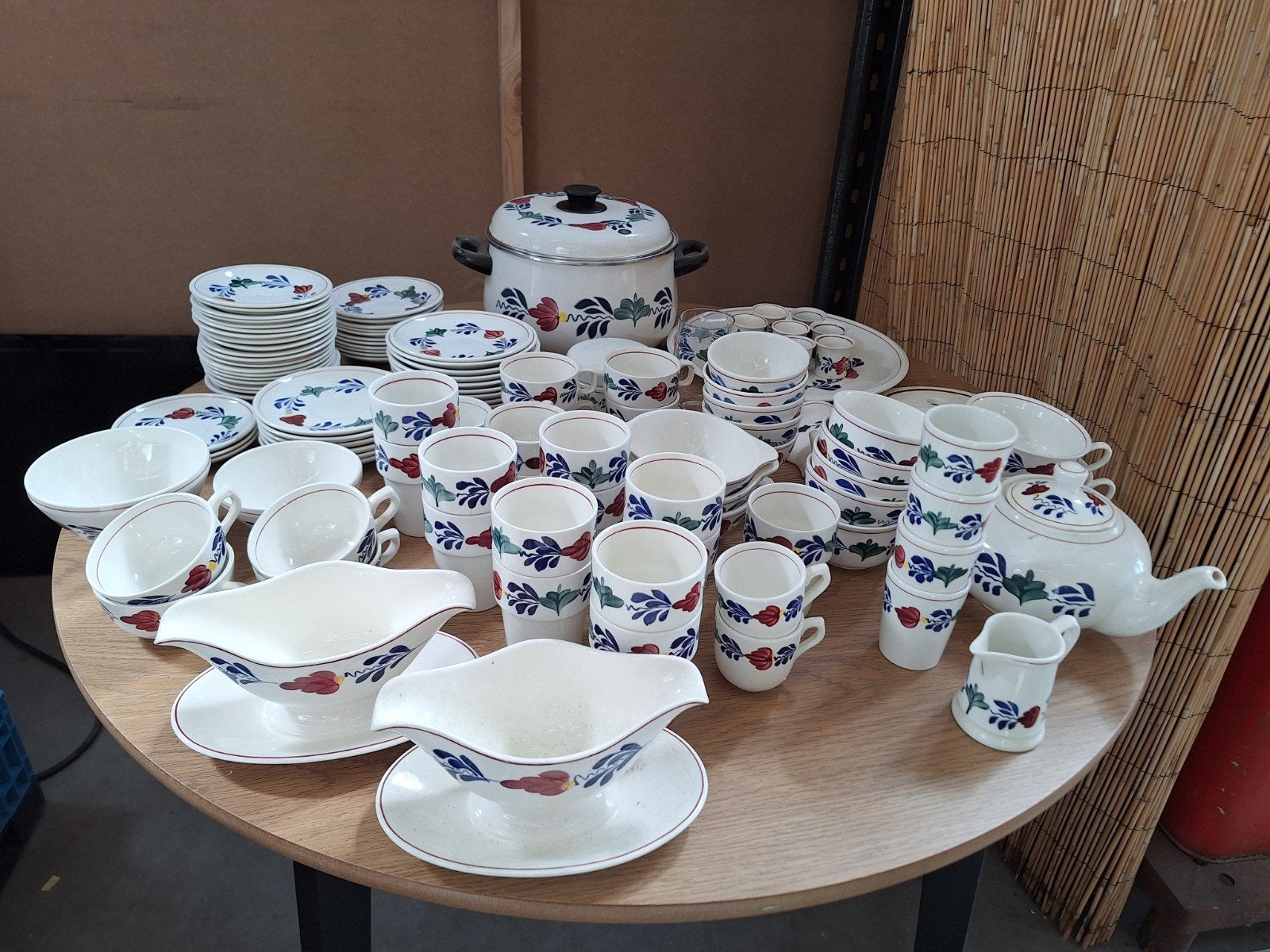 Grote partij boerenbont servies, Ophalen