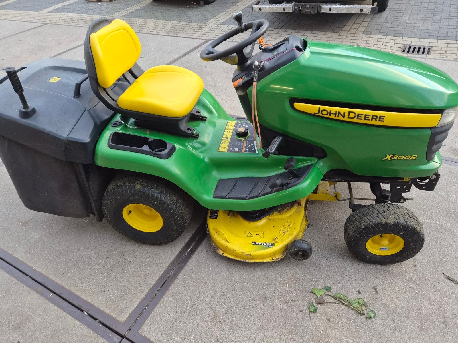 John Deere X300R Zitmaaier - Recent onderhoud gehad, John Deere, Cirkelmaaier, Gebruikt, Ophalen of Verzenden