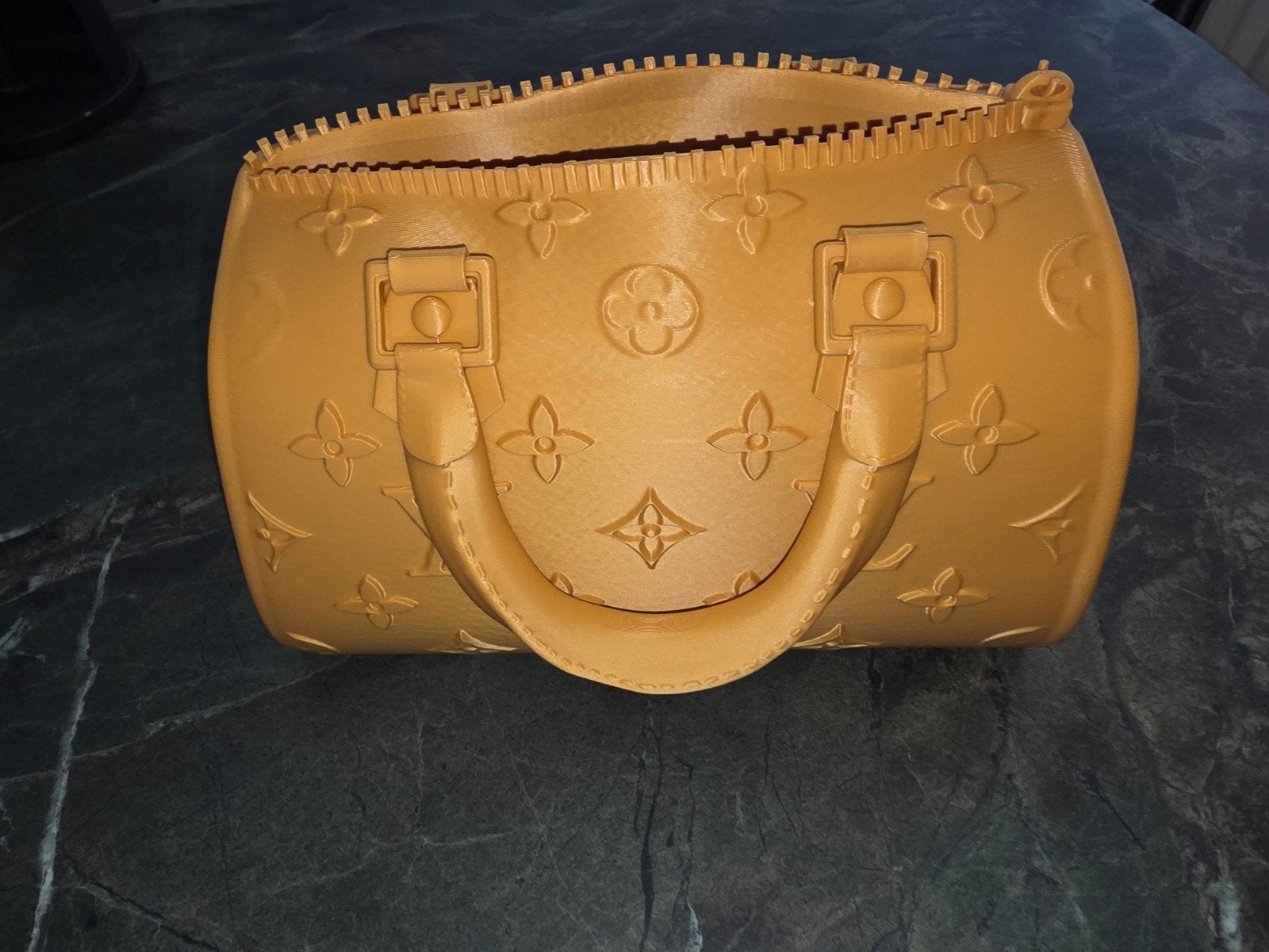 Unieke handgemaakte vaas in de vorm van een tas, Huis en Inrichting, Woonaccessoires | Vazen, Kunststof, Overige kleuren, Ophalen of Verzenden