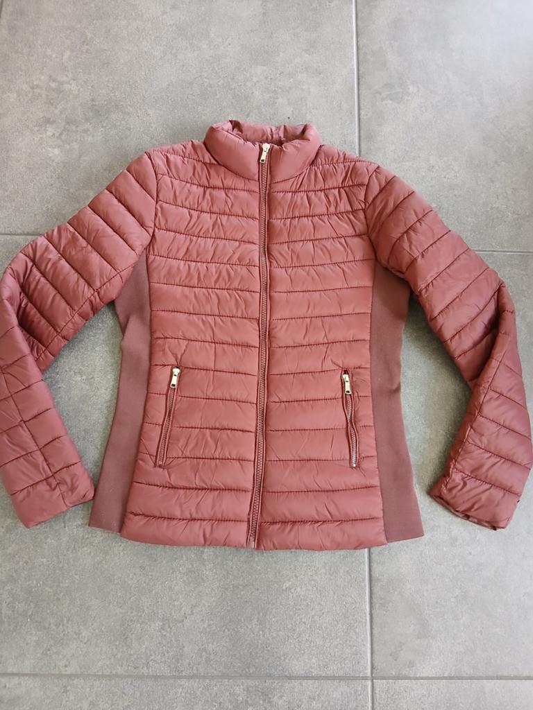 Jasje te koop mt M, Ophalen of Verzenden, Nieuw, Maat 36 (S), Rood