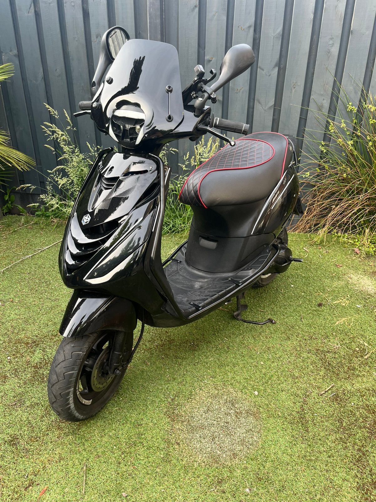 Nette Piaggio zip/ te ruil tegen schakelbrommer/surron, Fietsen en Brommers, Scooters | Piaggio, Ophalen, Zo goed als nieuw, Benzine