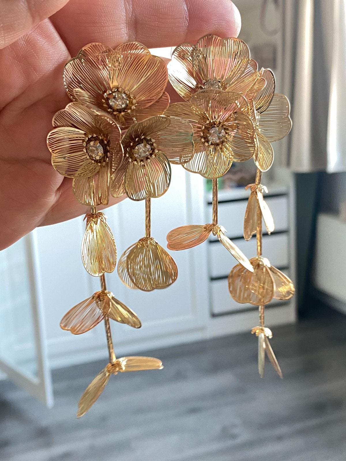 Prachtige grote goudkleurige oorbellen bloemen, Verzenden, Zo goed als nieuw, Goud, Overige materialen