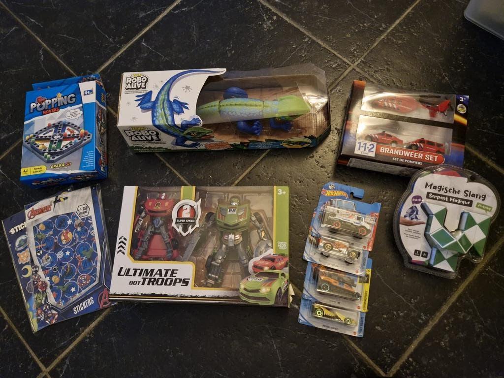 Speelgoedset oa hotwheels roboalive transformers brandweer, Ophalen of Verzenden, Nieuw, Speelkaart(en)